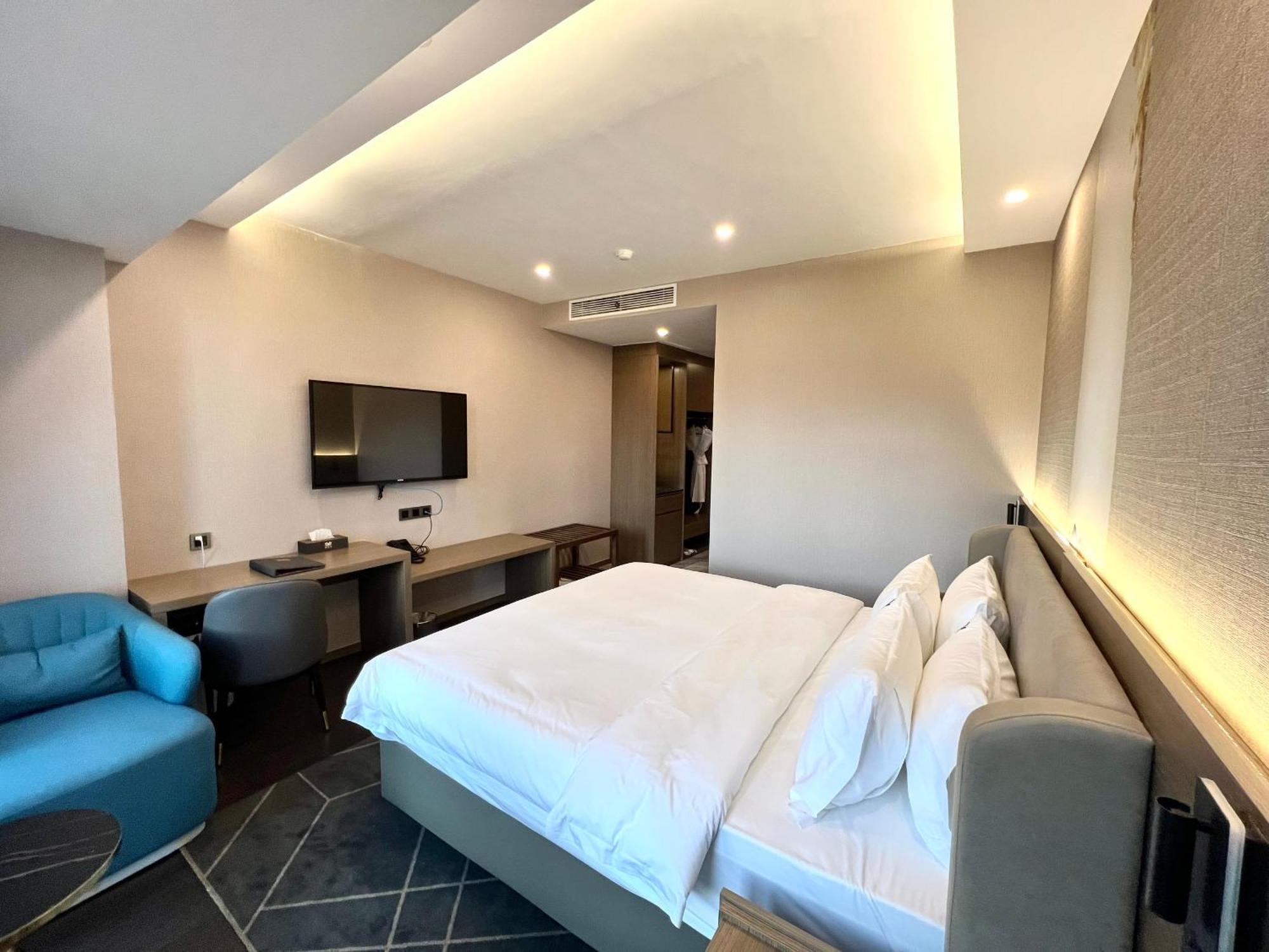 Wah Fu Hotel 4*