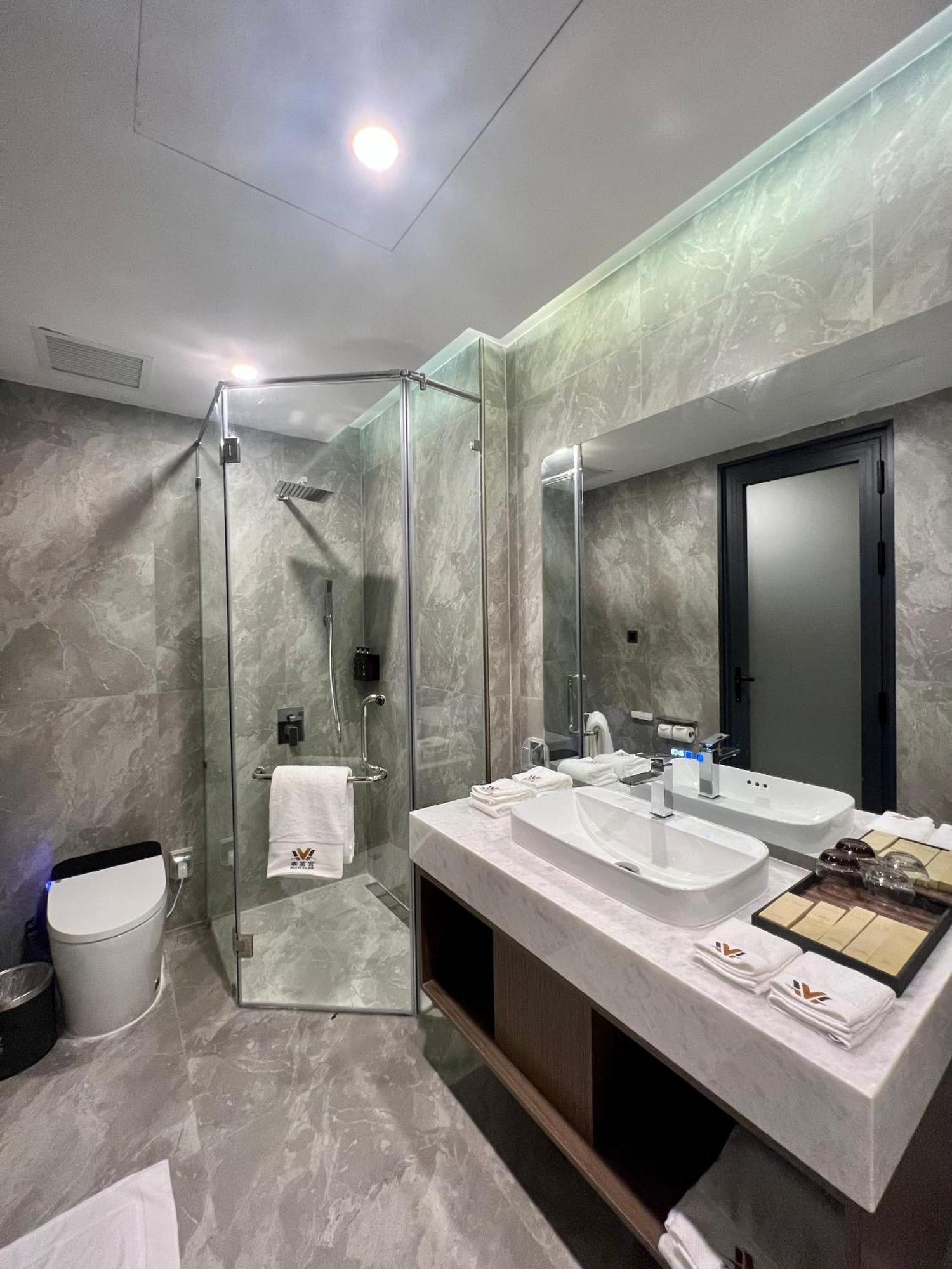 Wah Fu Hotel 4*